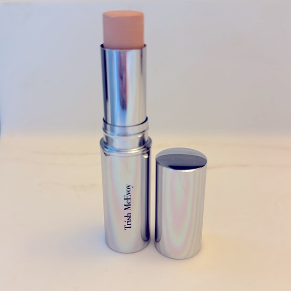 TRISH MCEVOY • Correct and Even Portable Foundation 1 - Picture 3 of 5